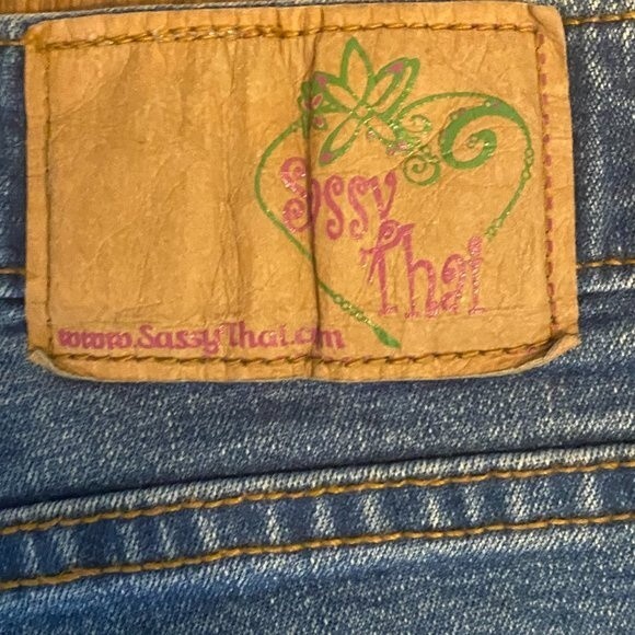 Sassy Thai NWT Embordered Lace Sequin Beaded Denim Womens Jean Capri Size 10 - Picture 5 of 11